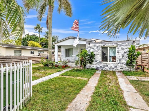 110 NE 9th Ct, Homestead FL 33030