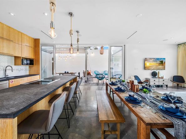 1000 NE Little River Dr, Miami FL 33138