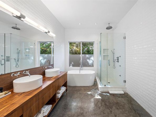 1000 NE Little River Dr, Miami FL 33138