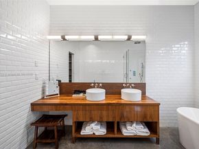 1000 NE Little River Dr, Miami FL 33138