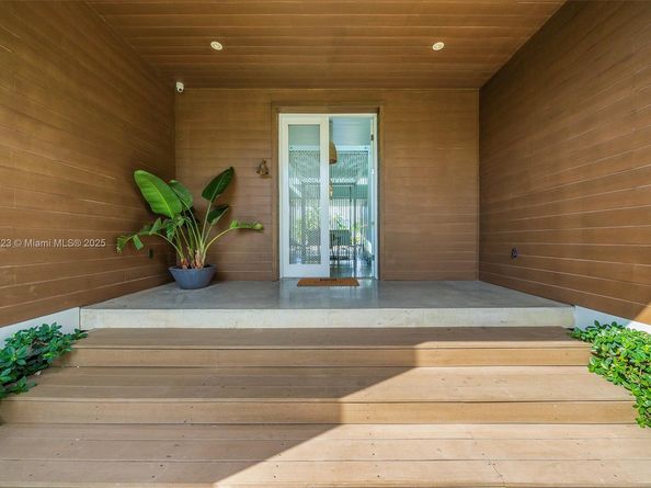 1000 NE Little River Dr, Miami FL 33138