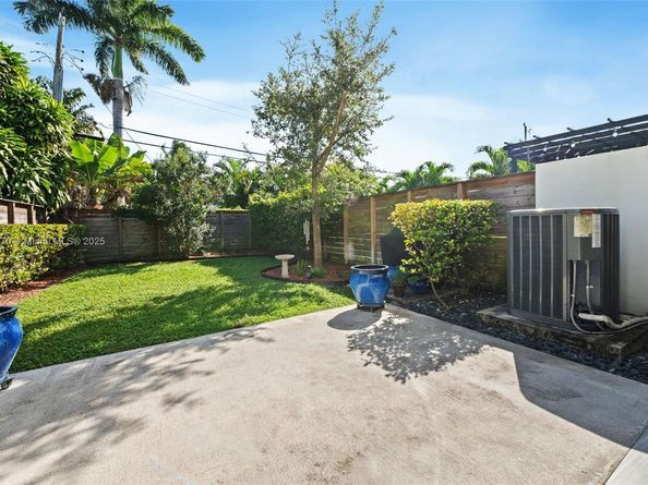 1226 NE 11th Ave, Fort Lauderdale FL 33304