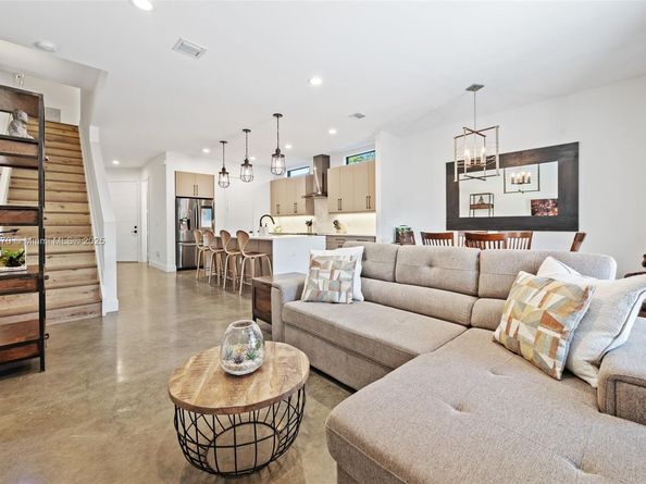 1226 NE 11th Ave, Fort Lauderdale FL 33304