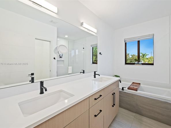 1226 NE 11th Ave, Fort Lauderdale FL 33304