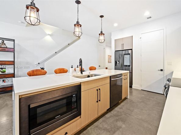 1226 NE 11th Ave, Fort Lauderdale FL 33304