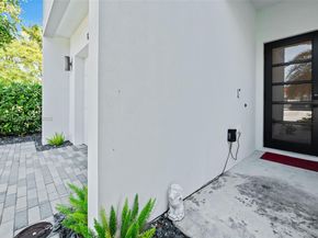 1226 NE 11th Ave, Fort Lauderdale FL 33304