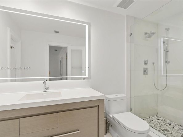 3220 NE 164th St, North Miami Beach FL 33160