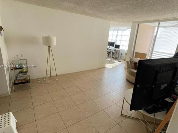 9460 Live Oak Pl 309, Davie FL 33324