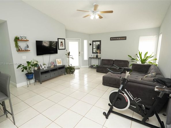 3460 NW 21st St, Coconut Creek FL 33066