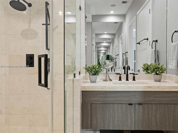 900 Brickell Key Blvd 1502, Miami FL 33131