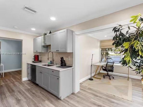 5817 NW 70th Ave, Tamarac FL 33321