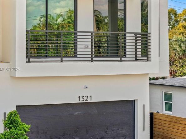 1321 NE 13th Ave, Fort Lauderdale FL 33304