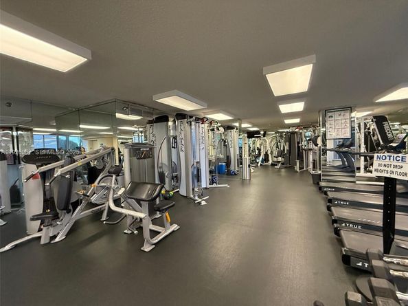 3530 Mystic Pointe Dr 1714, Aventura FL 33180