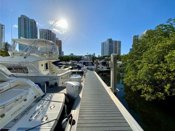 3530 Mystic Pointe Dr 1714, Aventura FL 33180