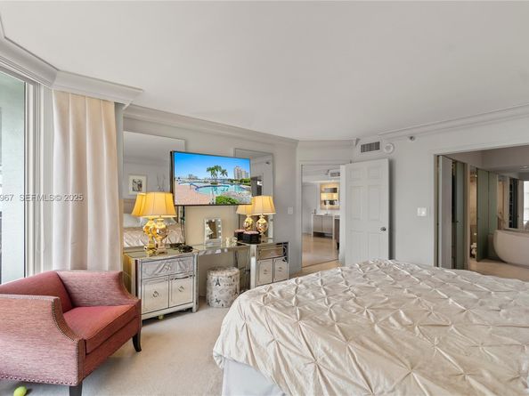 3530 Mystic Pointe Dr 1714, Aventura FL 33180