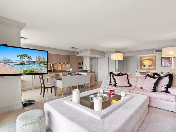 3530 Mystic Pointe Dr 1714, Aventura FL 33180