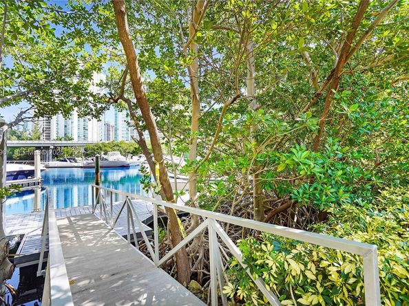 3530 Mystic Pointe Dr 1714, Aventura FL 33180