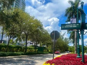 3530 Mystic Pointe Dr 1714, Aventura FL 33180