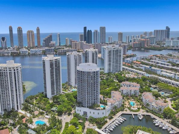 3700 Island Blvd C202, Aventura FL 33160