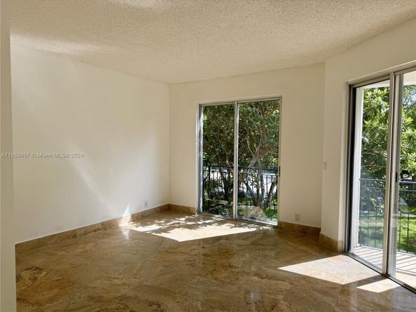 3700 Island Blvd C202, Aventura FL 33160