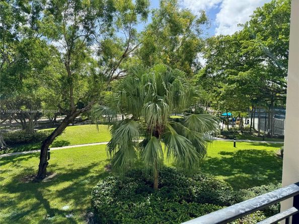 3700 Island Blvd C202, Aventura FL 33160