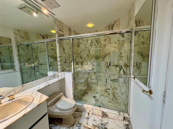 3700 Island Blvd C202, Aventura FL 33160