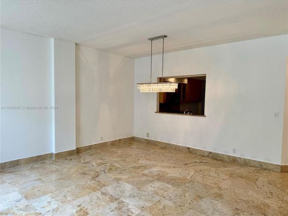 3700 Island Blvd C202, Aventura FL 33160