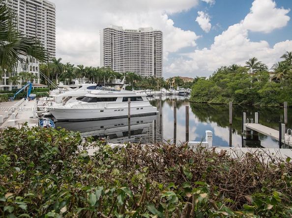 3700 Island Blvd C202, Aventura FL 33160