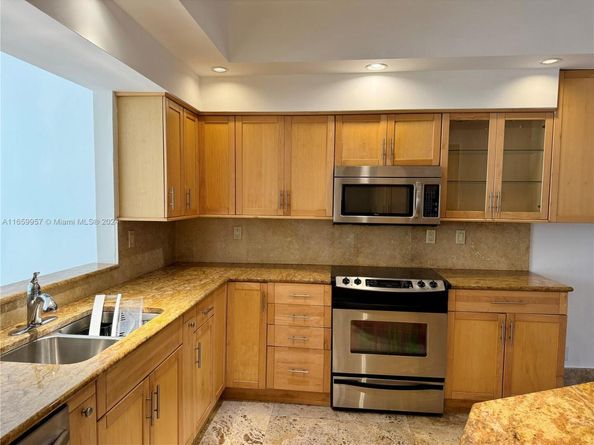 3700 Island Blvd C202, Aventura FL 33160