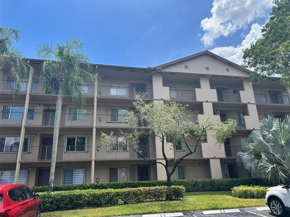 12550 SW 15th St 303E, Pembroke Pines FL 33027