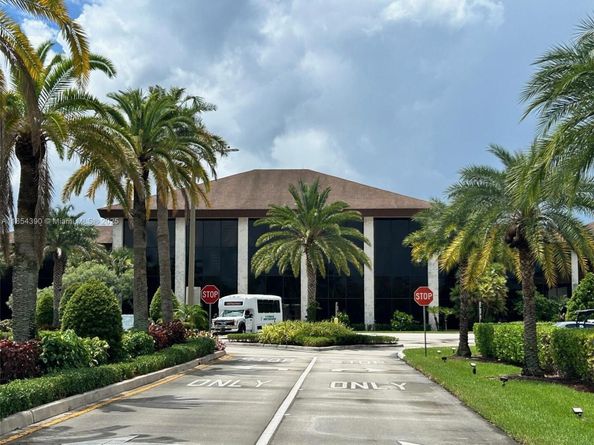12550 SW 15th St 303E, Pembroke Pines FL 33027