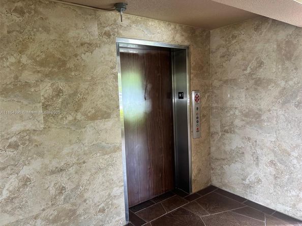 12550 SW 15th St 303E, Pembroke Pines FL 33027