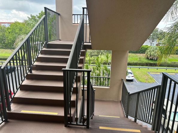 12550 SW 15th St 303E, Pembroke Pines FL 33027