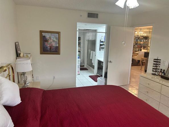 12550 SW 15th St 303E, Pembroke Pines FL 33027