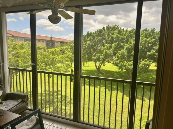 12550 SW 15th St 303E, Pembroke Pines FL 33027
