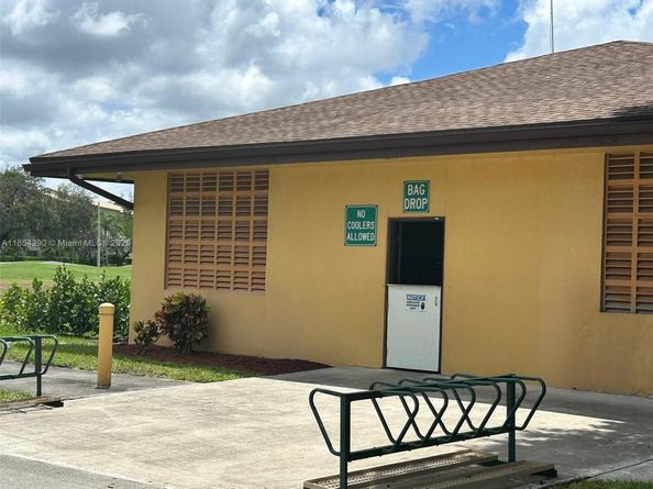 12550 SW 15th St 303E, Pembroke Pines FL 33027