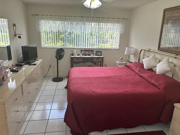 12550 SW 15th St 303E, Pembroke Pines FL 33027