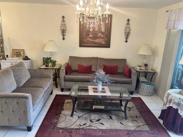 12550 SW 15th St 303E, Pembroke Pines FL 33027