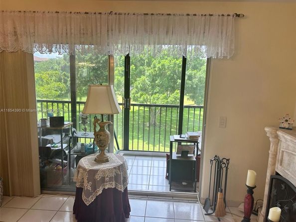 12550 SW 15th St 303E, Pembroke Pines FL 33027