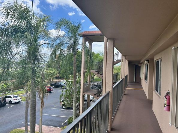 12550 SW 15th St 303E, Pembroke Pines FL 33027