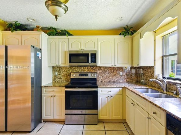 7420 SW 14th Pl, North Lauderdale FL 33068