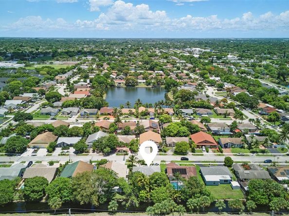 7420 SW 14th Pl, North Lauderdale FL 33068