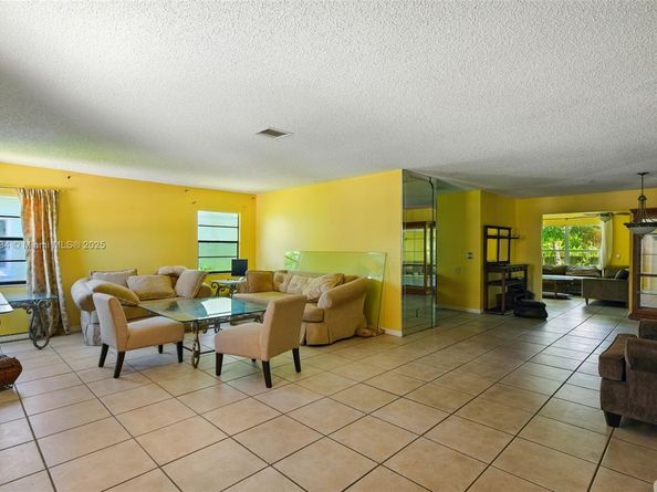 7420 SW 14th Pl, North Lauderdale FL 33068