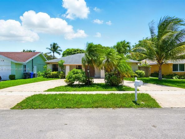 7420 SW 14th Pl, North Lauderdale FL 33068