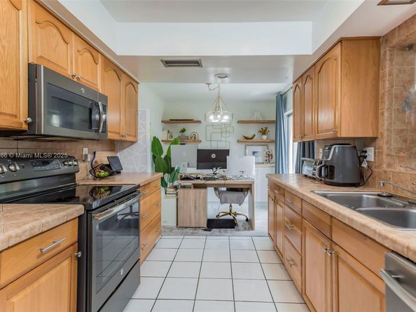 3571 NW 95th Ter 701, Sunrise FL 33351