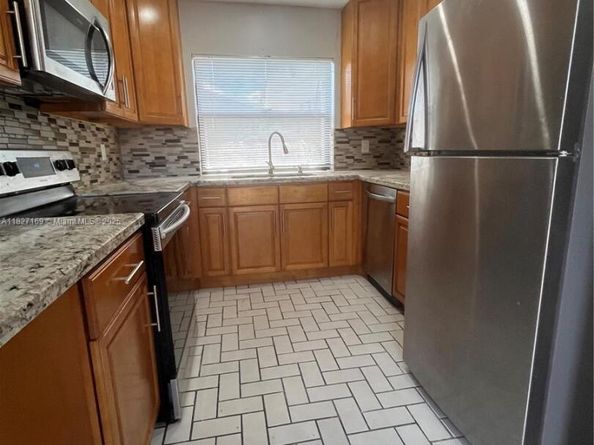 6298 NW 170th Ln, Hialeah FL 33015