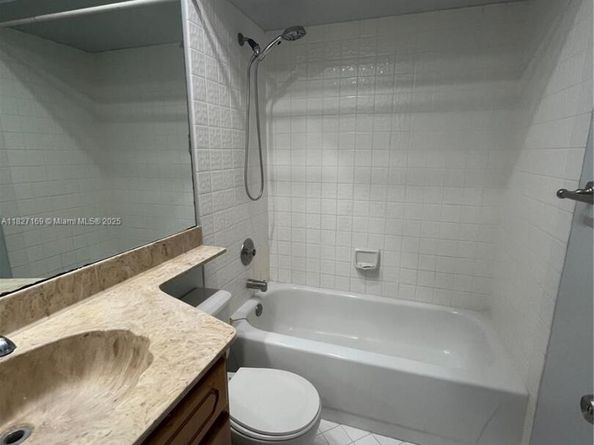 6298 NW 170th Ln, Hialeah FL 33015