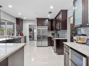 5620 SW 9th St, Plantation FL 33317