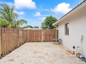 5620 SW 9th St, Plantation FL 33317