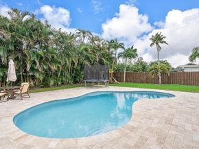 5620 SW 9th St, Plantation FL 33317